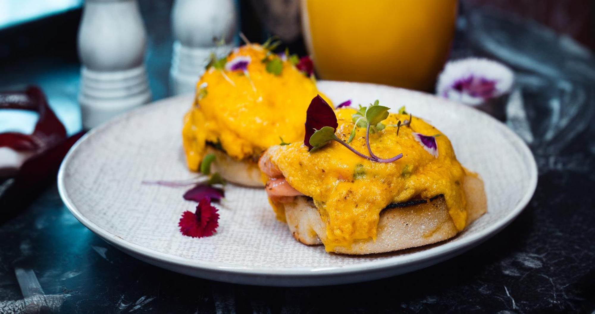 Palazzo Hotel Fourways Екстер'єр фото Scrambled eggs on a muffin