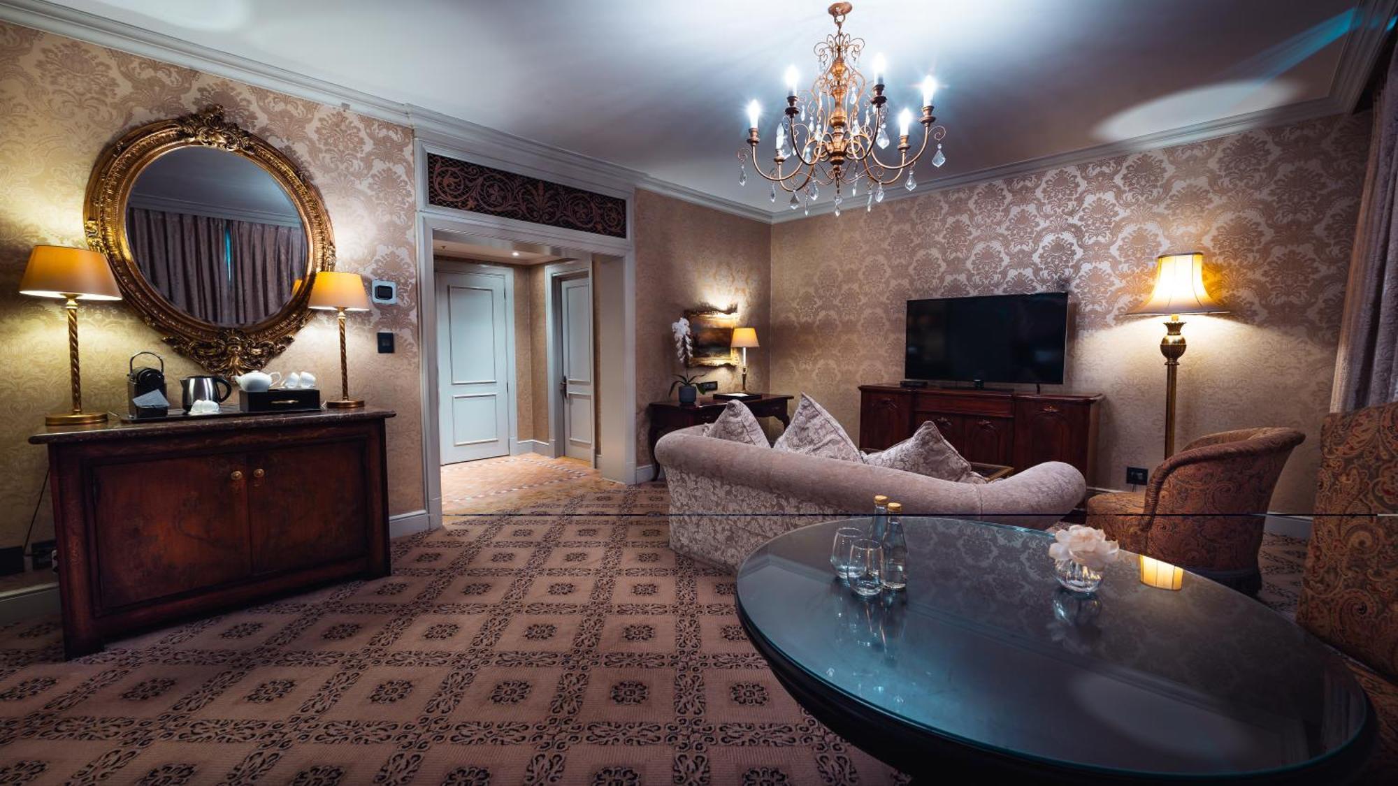 Palazzo Hotel Fourways Екстер'єр фото A suite at the hotel