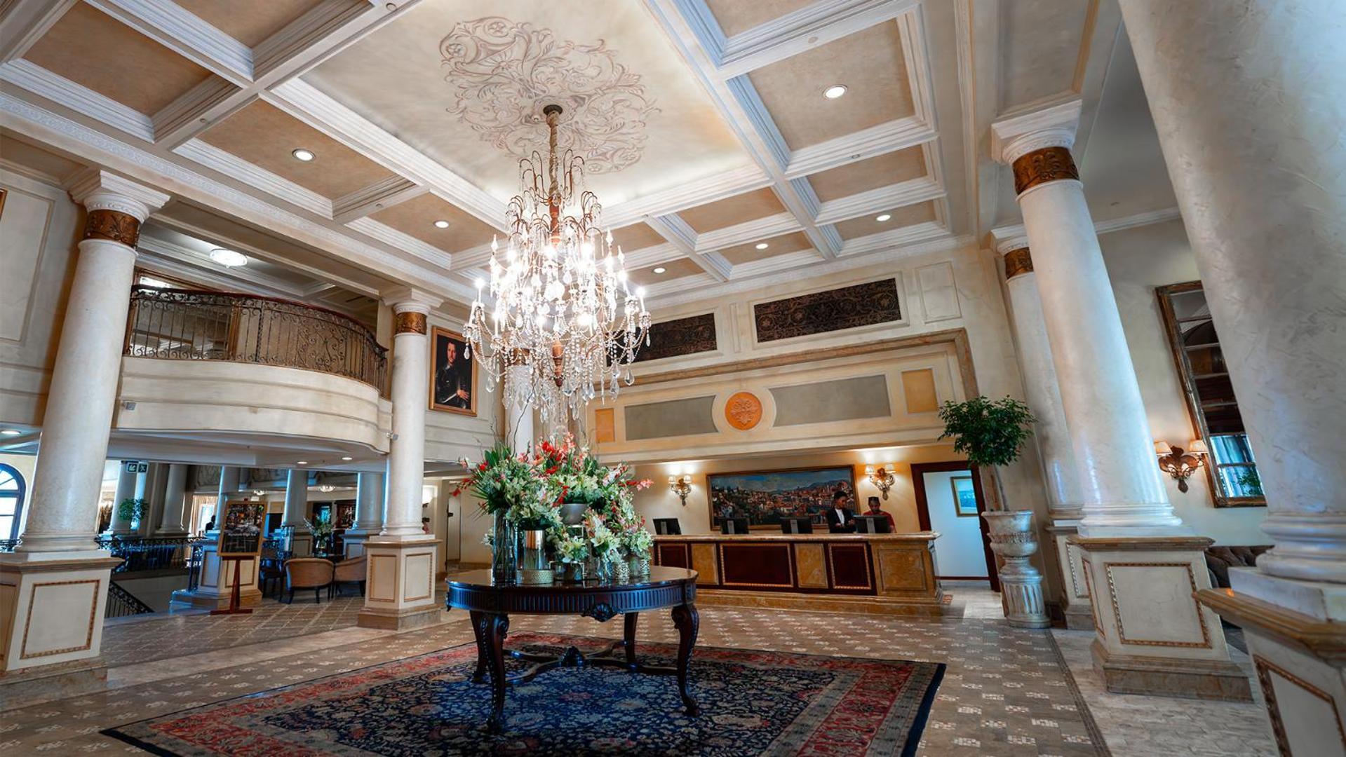 Palazzo Hotel Fourways Екстер'єр фото The lobby of the Hilton San Diego Bayfront