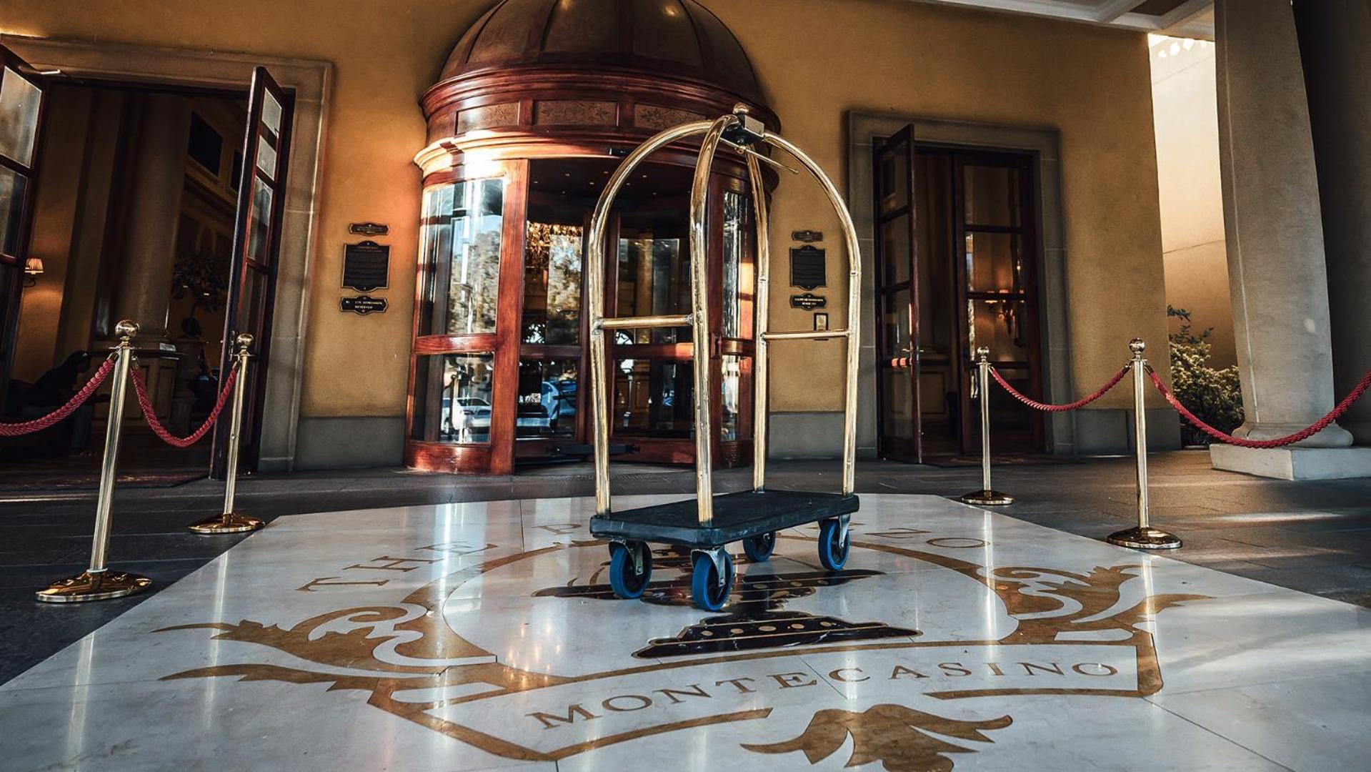 Palazzo Hotel Fourways Екстер'єр фото A bellboy's cart