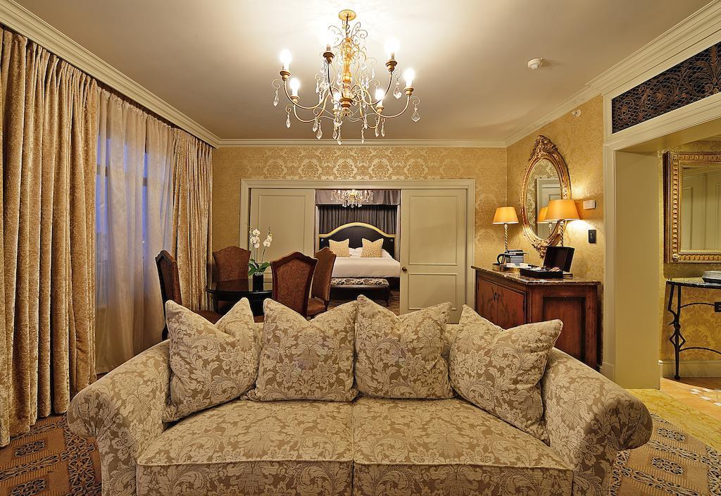 Palazzo Hotel Fourways Екстер'єр фото A suite at the Ritz-Carlton, Boston